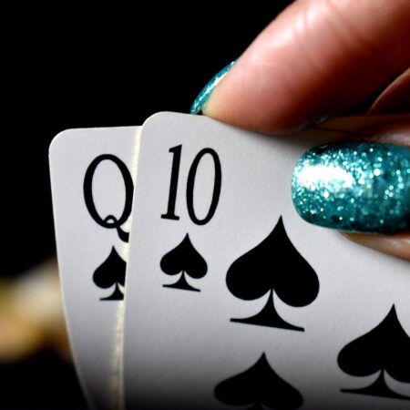 How to Play Poker: A Comprehensive Guide