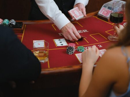 Blackjack Insurance: Understanding the Risks and Rewards