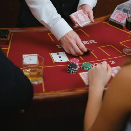 Blackjack Insurance: Understanding the Risks and Rewards